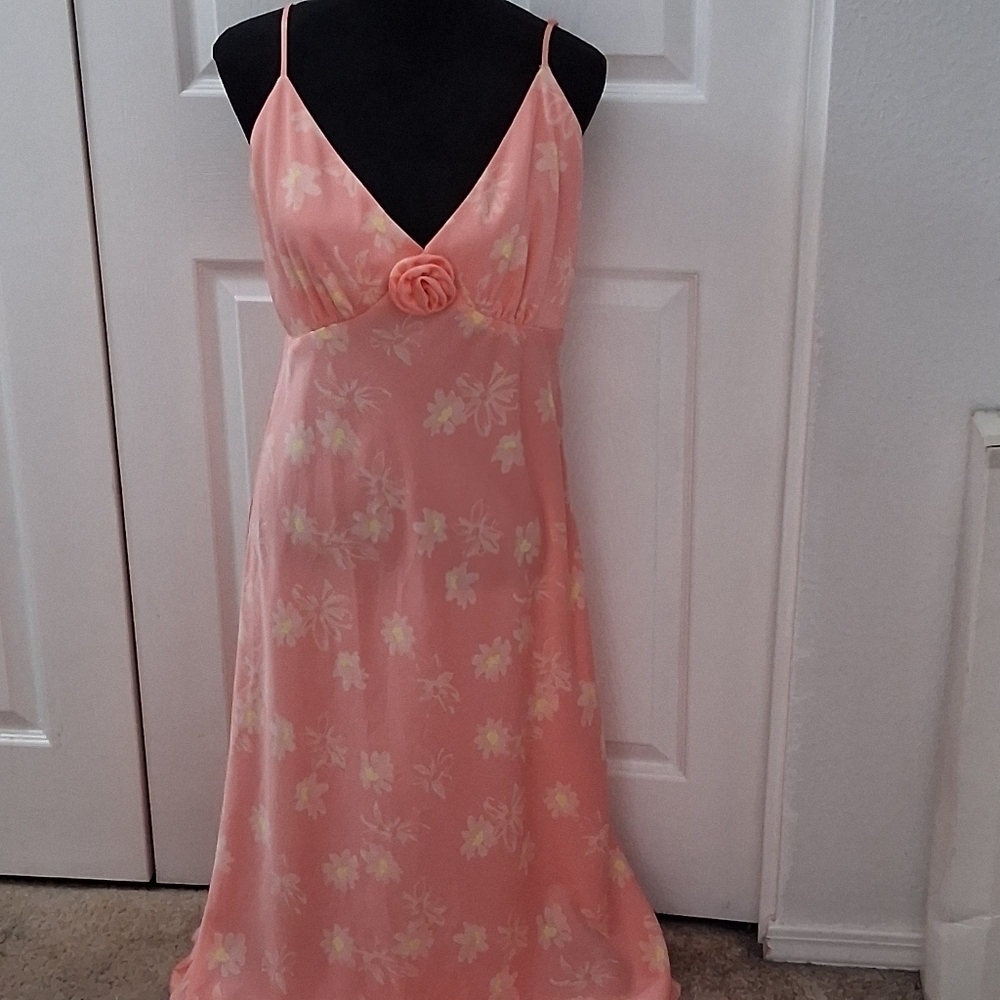 NWT Wayf Pink Maxi Dress With Yellow & White Flowers